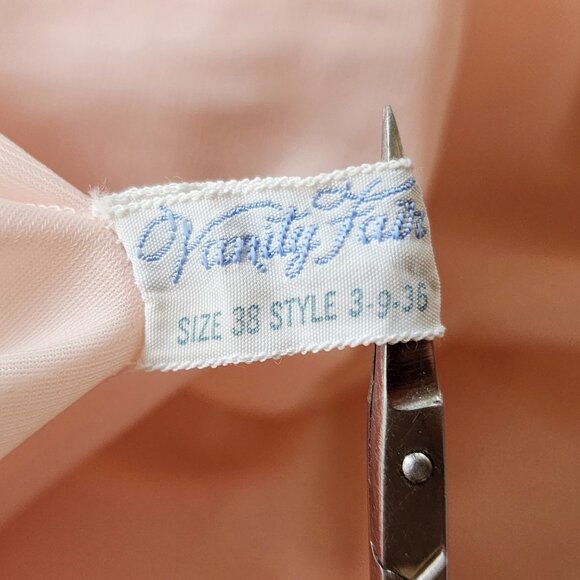 Vintage VANITY FAIR Soft Pink Long NIGHTGOWN Lingerie Size 38 Small - Picture 8 of 8